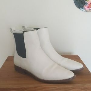 White leather pointed Chelsea boot